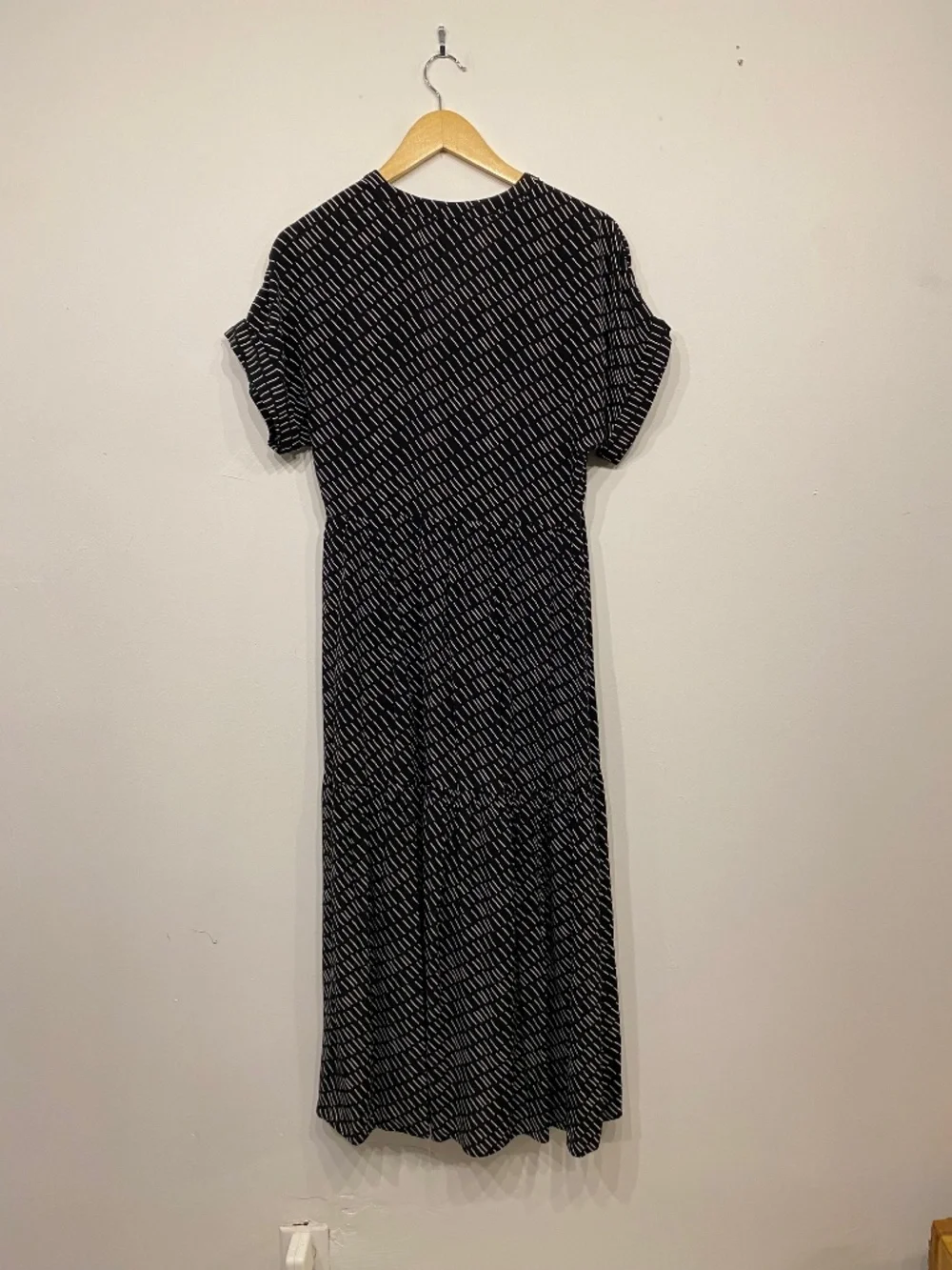 Whistles Tiered Geo Print Black and White Midi Dress Size US 4 - Picture 8 of 8